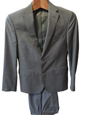 Classic Novemto Men's Gray Suit size 38 regular fine wool pants  size 32